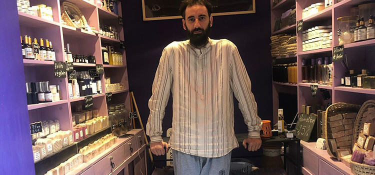 Anas Boukhari, savonnier, parfumeur et cosméticien à Tanger.